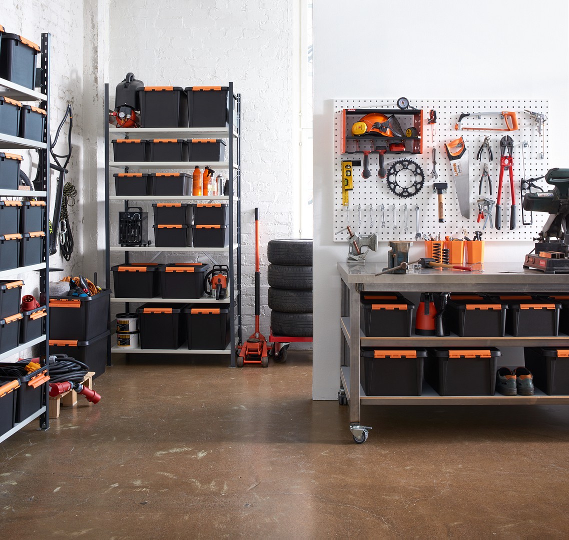 SmartStore Pro Aufbewahrungsboxen in einer Garage
